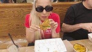 10 Gaya Keren Lady Gaga Saat Hangout