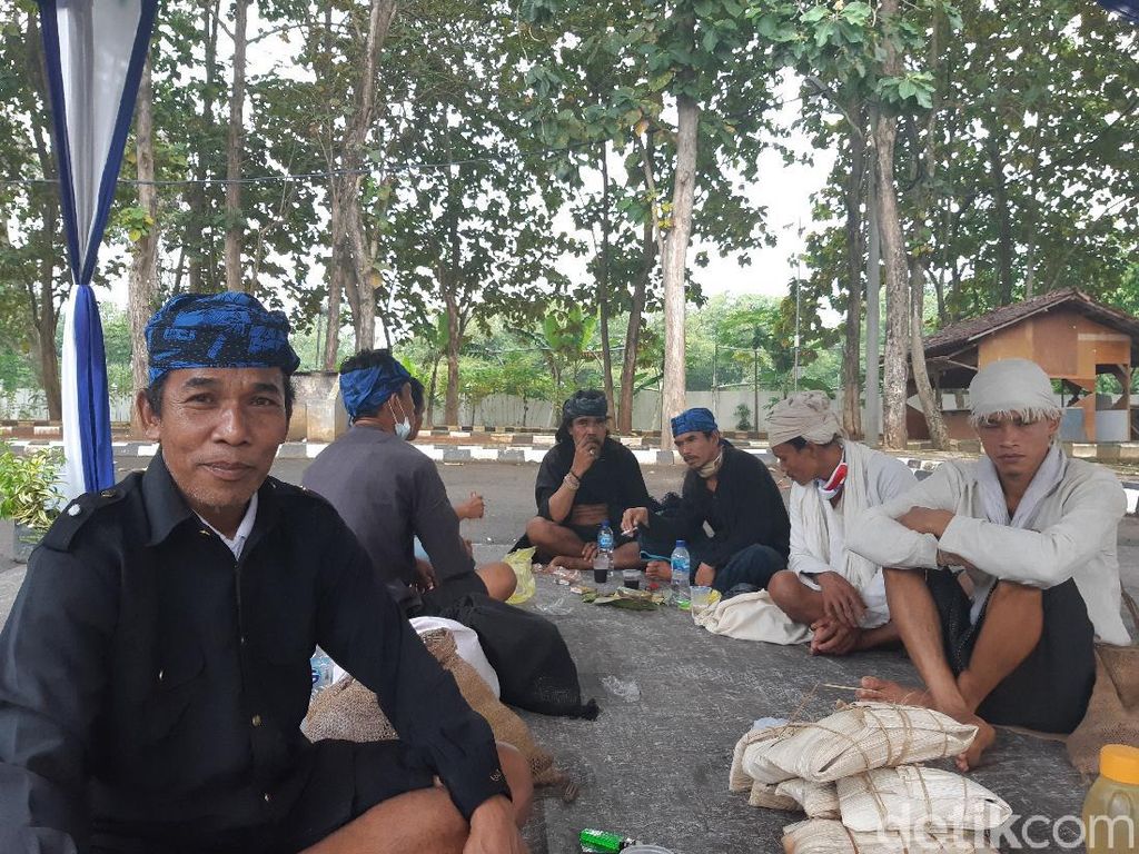 Lakukan Tradisi Seba, Masyarakat Baduy Doakan Corona Segera Sirna Lakukan Tradisi Seba, Masyarakat Baduy Doakan Corona Segera Sirna