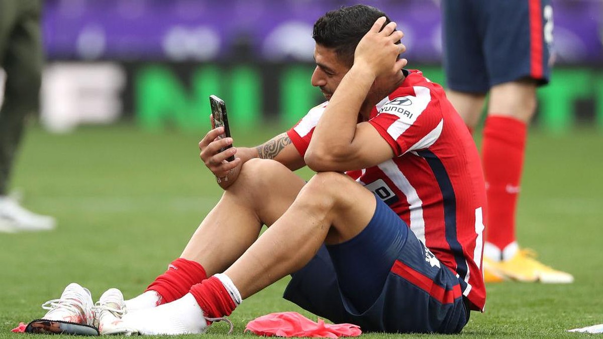 Momen Luis Suarez Video Call Keluarga Sambil Bercucuran Air Mata. Foto: Getty Images/Angel Martinez