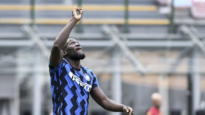 Inter Milans Romelo Lukaku celebrates after scoring during the Serie A soccer match between Inter and Udinese, at the San Siro stadium in Milan, Italy, Sunday, May 23, 2021. Inter won its first Serie A title in 11 years this month. (Piero Cruciatti/LaPresse via AP)