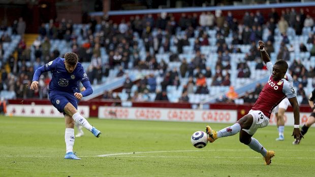 Aston Villa's Marvelous Nakamba, right, blocks a shot from Chelsea's Mason Mount during the English Premier League soccer match between Aston Villa and Chelsea, at Villa Park stadium in Birmingham England, Sunday, May 23, 2021. (Richard Heathcote/Pool via AP)
