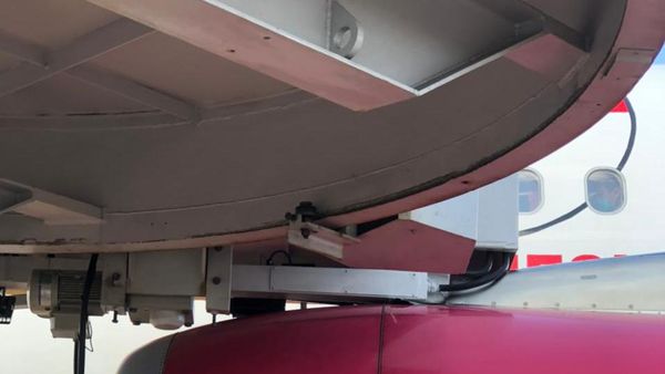 Penampakan Batik Air Tabrak Garbarata di Bandara Ngurah Rai