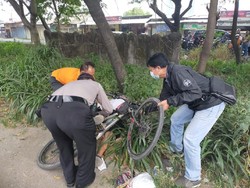 Pesepeda di Sidoarjo Terjatuh Lalu Meninggal, Diduga Sakit Jantung