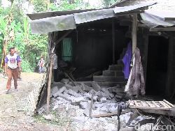 Korban Gempa Blitar di Lumajang Nekat Tempati Rumah yang Retak-retak