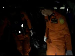 Tim SAR Temukan Jasad Diduga Korban Kapal Wicly Jaya Sakti