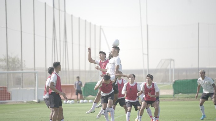 Latihan Timnas Indonesia di bawah komando Shin Tae-Yong, di JA (Jebel Ali) Sports Center and Shooting Club, Dubai, Uni Emirat Arab.