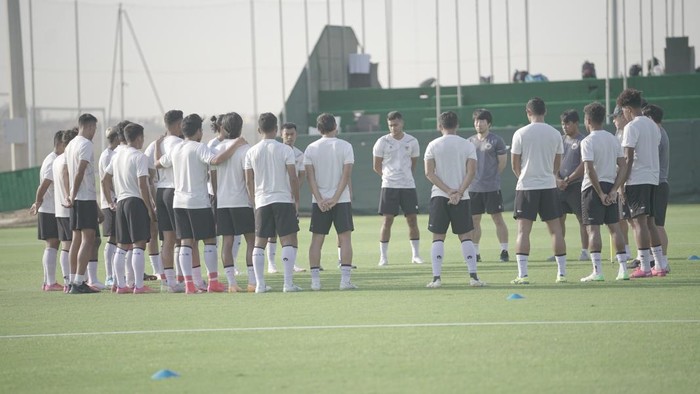 Latihan Timnas Indonesia di bawah komando Shin Tae-Yong, di JA (Jebel Ali) Sports Center and Shooting Club, Dubai, Uni Emirat Arab.