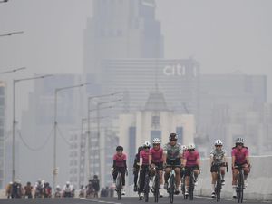 Ramai Pemotor Vs Pesepeda di Medsos, Begini Kata Anies Baswedan