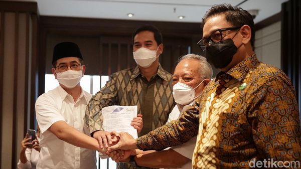 Arsjad Rasjid Resmi Daftar Sebagai Penantang Anindya Bakrie