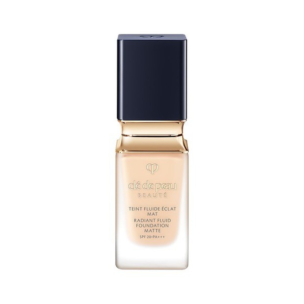 Clé De Peau Radiant Fluid Foundation Matte SPF 20 memiliki kandungan water gelling agnt & matte liquid base /shopee.co.id