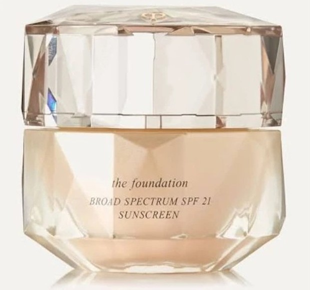 Clé De Peau The Foundation diklaim dapat memberikan dewy finish /tokopedia.com