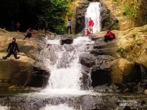Curug Cilalay yang Indah di Perbatasan Karawang-Bogor