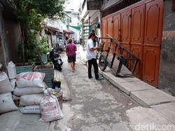 Pintu Rumah di Jakbar Terhalang Got, Pemkot Tak Anggarkan Perbaikan Rumah