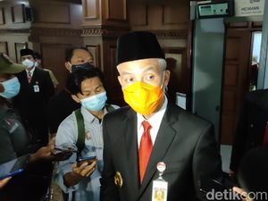Guru Anosmia Nekat Masuk Tulari 36 Rekannya, Ganjar: Jangan Konyol! Guru Anosmia Nekat Masuk Tulari 36 Rekannya, Ganjar: Jangan Konyol!