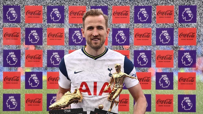 LEICESTER, ENGLAND - MAY 23: Harry Kane of Tottenham Hotspur poses with the Coca-Cola Zero Sugar Golden Boot Winner award, and the Coca-Cola Zero Sugar Playmaker Winner award following his teams victory in the Premier League match between Leicester City and Tottenham Hotspur at The King Power Stadium on May 23, 2021 in Leicester, England. A limited number of fans will be allowed into Premier League stadiums as Coronavirus restrictions begin to ease in the UK. (Photo by Laurence Griffiths/Getty Images)