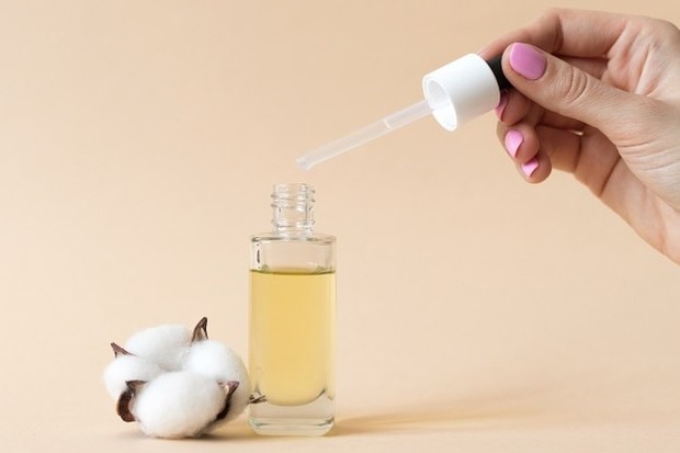 Ilustrasi Keterangan Produk/Foto: freepik.com 5 Tips Membeli Skincare Preloved yang Aman