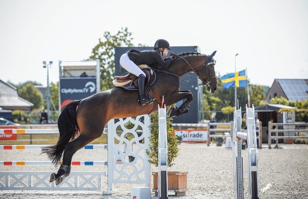 Jennifer mulai berkuda sejak berusia 6 tahun. (Instagram.com/jenniferkgates) Jennifer mulai berkuda sejak berusia 6 tahun.