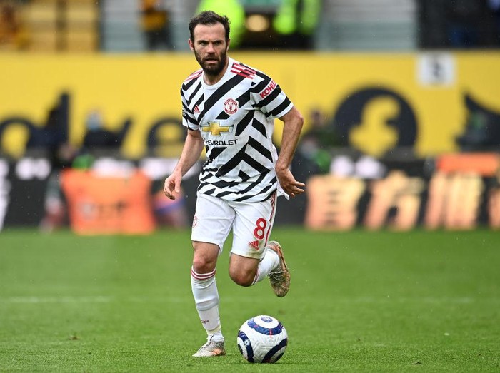 WOLVERHAMPTON, ENGLAND - MAY 23: Juan Mata of Manchester United runs with the ball  during the Premier League match between Wolverhampton Wanderers and Manchester United at Molineux on May 23, 2021 in Wolverhampton, England. A limited number of fans will be allowed into Premier League stadiums as Coronavirus restrictions begin to ease in the UK. (Photo by Andy Rain - Pool/Getty Images)