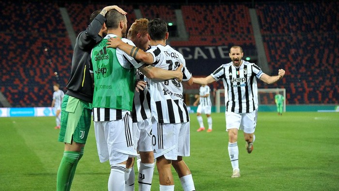 BOLOGNA, ITALY - MAY 23: Alvaro Morata of Juventus celebrates after scoring his teams second goal during the Serie A match between Bologna FC and Juventus at Stadio Renato DallAra on May 23, 2021 in Bologna, Italy. (Photo by Mario Carlini / Iguana Press/Getty Images)