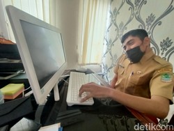 Kisah Dayat, Satu-satunya ASN Difabel yang Bertugas di Karawang