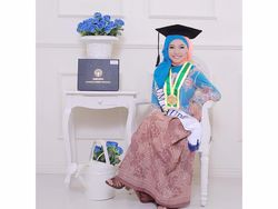 Kisah Inspiratif Wanita Sukses Raih Gelar Cumlaude dan Wisudawan Termuda