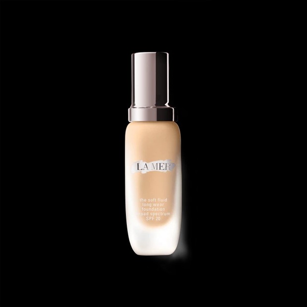 La Mer Soft Fluid Long Wear Foundation SPF 20 bertekstur cair, ringan dan diklaim long lasting /lamer.eu
