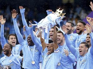 Foto: Man City Angkat Trofi Juara Liga Inggris & Beri Tribute ke Aguero Foto: Man City Angkat Trofi Juara Liga Inggris & Beri Tribute ke Aguero