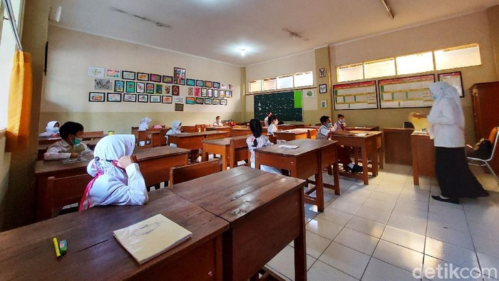 Sekolah di Kota Cimahi dari jenjang TK, SD, serta, SMP melakukan simulasi Pembelajaran Tatap Muka (PTM). Simulasi itu sebagai persiapan sebelum pelaksanaan PTM pada 19 Juli.