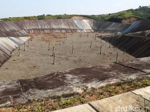 Pembuangan ke TPA Sarimukti Terganggu, Kapan Legok Nangka Beroperasi? Pembuangan ke TPA Sarimukti Terganggu, Kapan Legok Nangka Beroperasi?