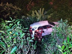 Sopir Tak Konsentrasi, Mobil Masuk Jurang di Kabupaten Bandung