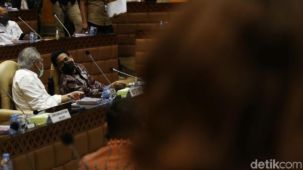 Momen Komisi V DPR Raker Bersama KemenPUPR dan Mendes