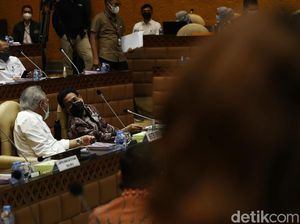 Momen Komisi V DPR Raker Bersama KemenPUPR dan Mendes