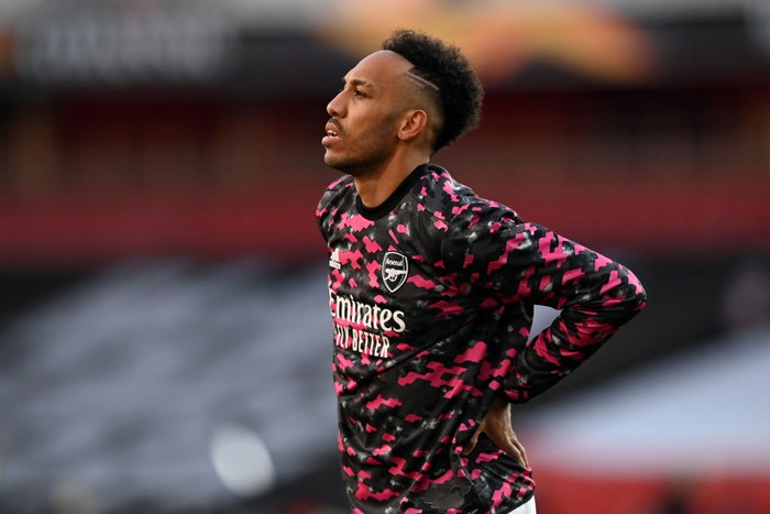 LONDON, ENGLAND - MAY 06: Pierre-Emerick Aubameyang of Arsenal warms up prior to the UEFA Europa League Semi-final Second Leg match between Arsenal and Villareal CF at Emirates Stadium on May 06, 2021 in London, England. Sporting stadiums around Europe remain under strict restrictions due to the Coronavirus Pandemic as Government social distancing laws prohibit fans inside venues resulting in games being played behind closed doors. (Photo by Shaun Botterill/Getty Images)