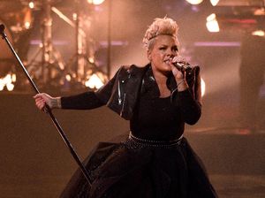 Pink Dukung Tim Bola Tangan Pantai Norwegia yang Tolak Pakai Bikini Pink Dukung Tim Bola Tangan Pantai Norwegia yang Tolak Pakai Bikini