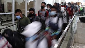 Potret Puncak Arus Balik Penumpang Kapal Laut Pelni