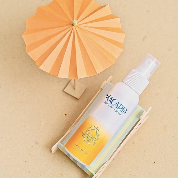 Sunscreen spray/instagram.com/macaria.ind/ Sunscreen spray