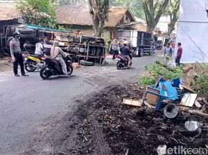 Truk Mundur Hantam Mobil dan Motor di Nagrak Sukabumi