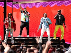 Fans Berduka atas Meninggalnya Rapper Takeoff Fans Berduka atas Meninggalnya Rapper Takeoff