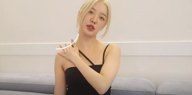 YouTuber Hwang Yoo Ja membagikan tips memiliki bahu indah yang sedang tren di Korea.