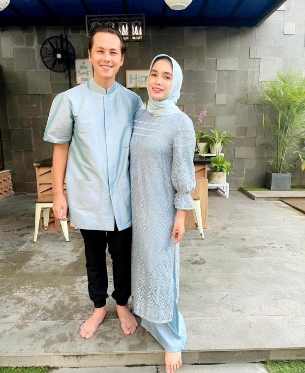 Perbedaan usia antara Andhika Pratama dan Ussy Sulistiawati terpaut 5 tahun. Tak hanya itu, saat Andhika berpacaran dengan Ussy, statusnya sudah menjadi janda.