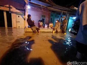 102 Rumah Warga Karawang Terendam Akibat Luapan Sungai