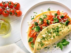 Telur Rebus dan Omelet Sama-sama Populer, Mana Lebih Bernutrisi?