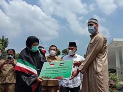 Gubsu Serahkan Ambulans Hasil Donasi Warga ke Kementerian Wakaf Palestina