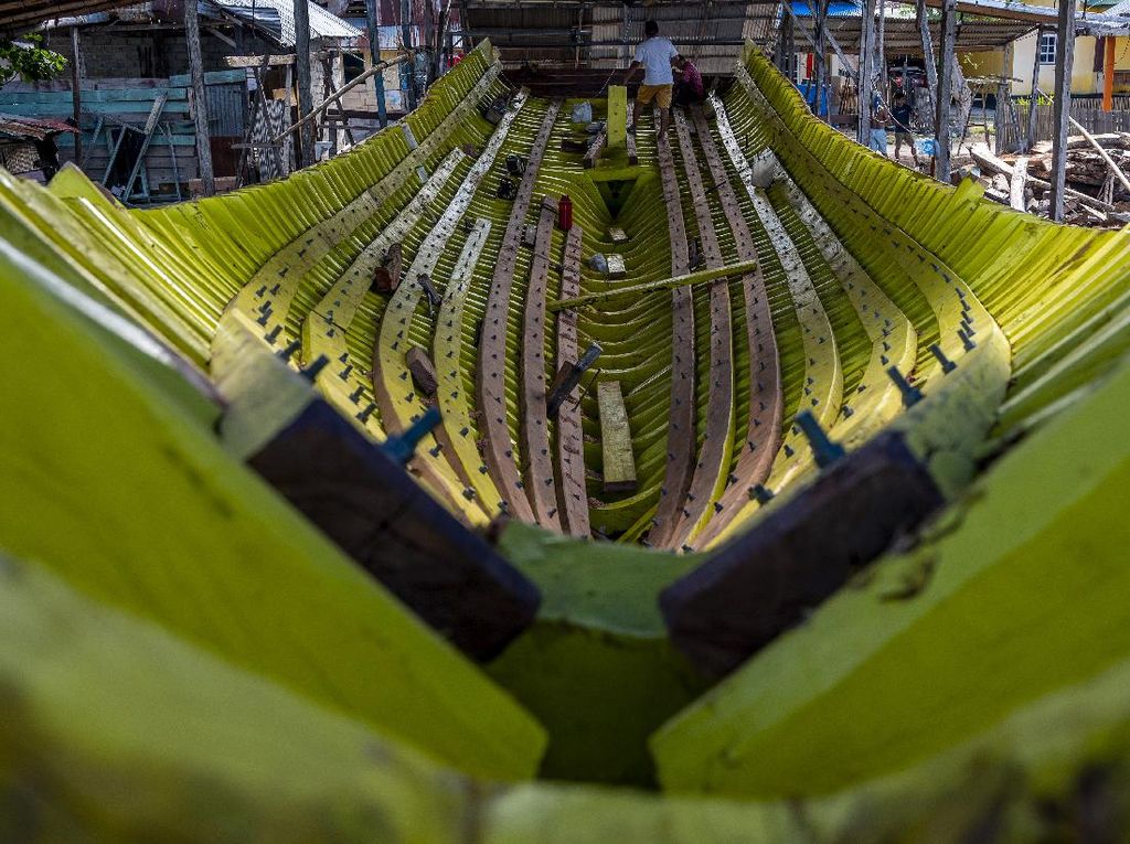 Galangan Kapal Rakyat Kesulitan Bahan Baku Kayu Ulin Galangan Kapal Rakyat Kesulitan Bahan Baku Kayu Ulin