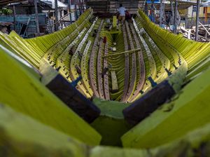 Galangan Kapal Rakyat Kesulitan Bahan Baku Kayu Ulin Galangan Kapal Rakyat Kesulitan Bahan Baku Kayu Ulin