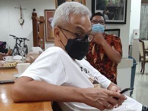 Respons Santai Ganjar Saat Dilaporkan ke KPK soal Dugaan Korupsi e-KTP Respons Santai Ganjar Saat Dilaporkan ke KPK soal Dugaan Korupsi e-KTP