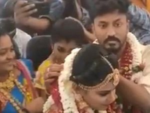 India Terapkan Pembatasan Corona, Pengantin Gelar Pernikahan di Pesawat
