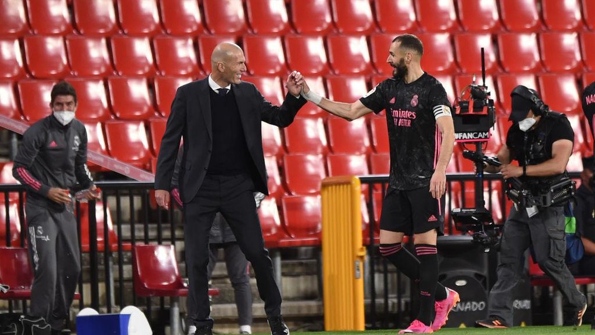 Karim Benzema yakin Zinedine Zidane bertahan di Real Madrid (Getty Images/Denis Doyle)