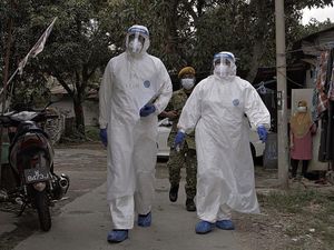 Malaysia Cetak Rekor Kasus COVID-19, Warganya Diminta Self-Lockdown