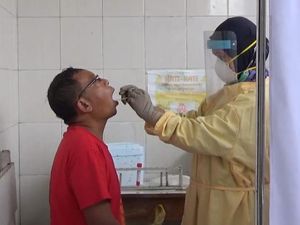 Ada Klaster Kampung di Malang, Beberapa Warga Swab Antigen Ada Klaster Kampung di Malang, Beberapa Warga Swab Antigen